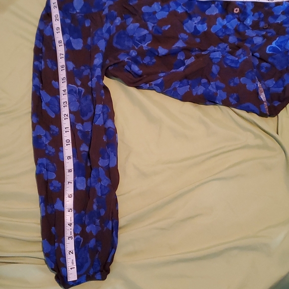 Rayon floral blouse - Picture 9 of 9